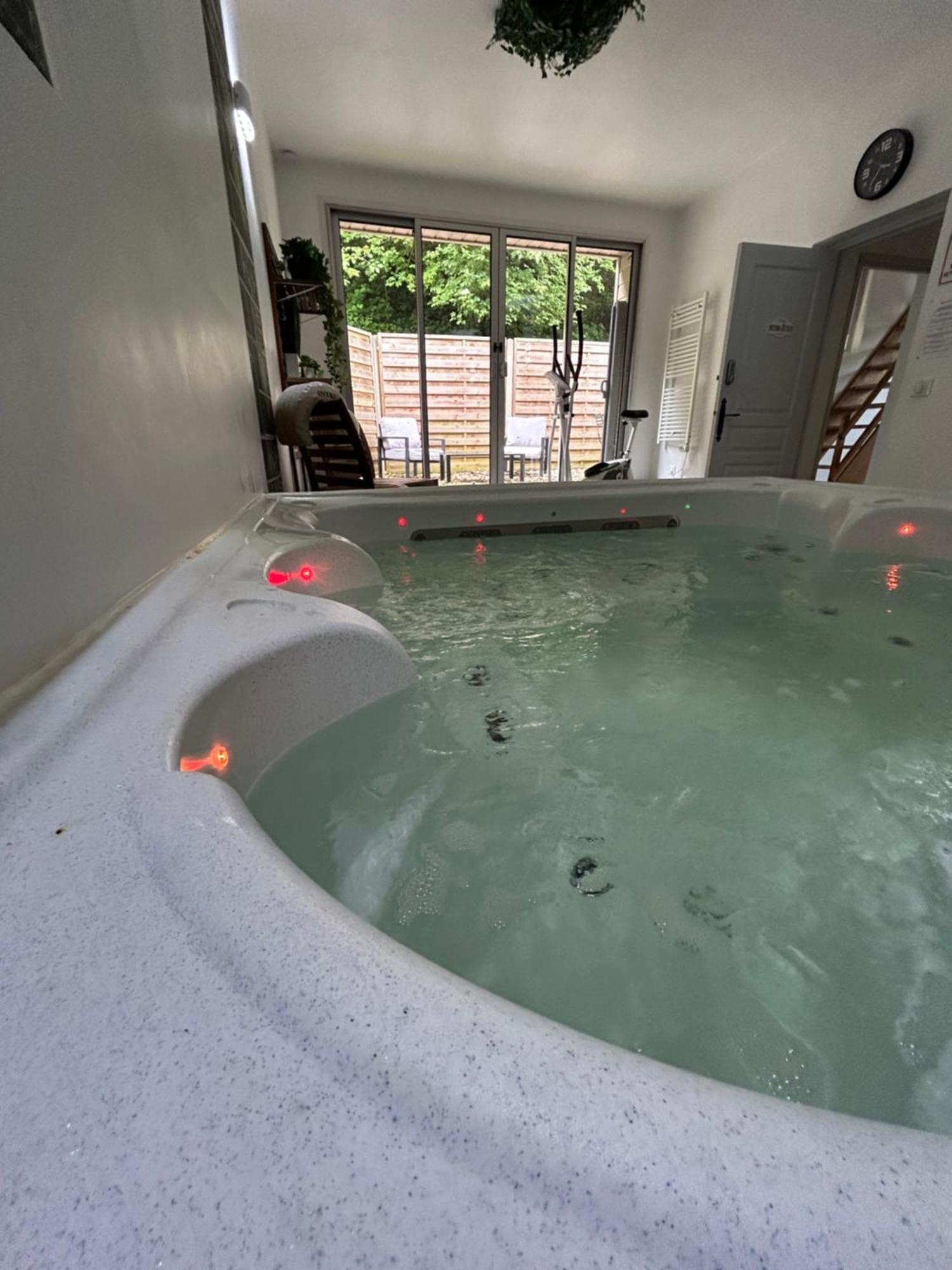Loft And Spa Les Preaux ภายนอก รูปภาพ