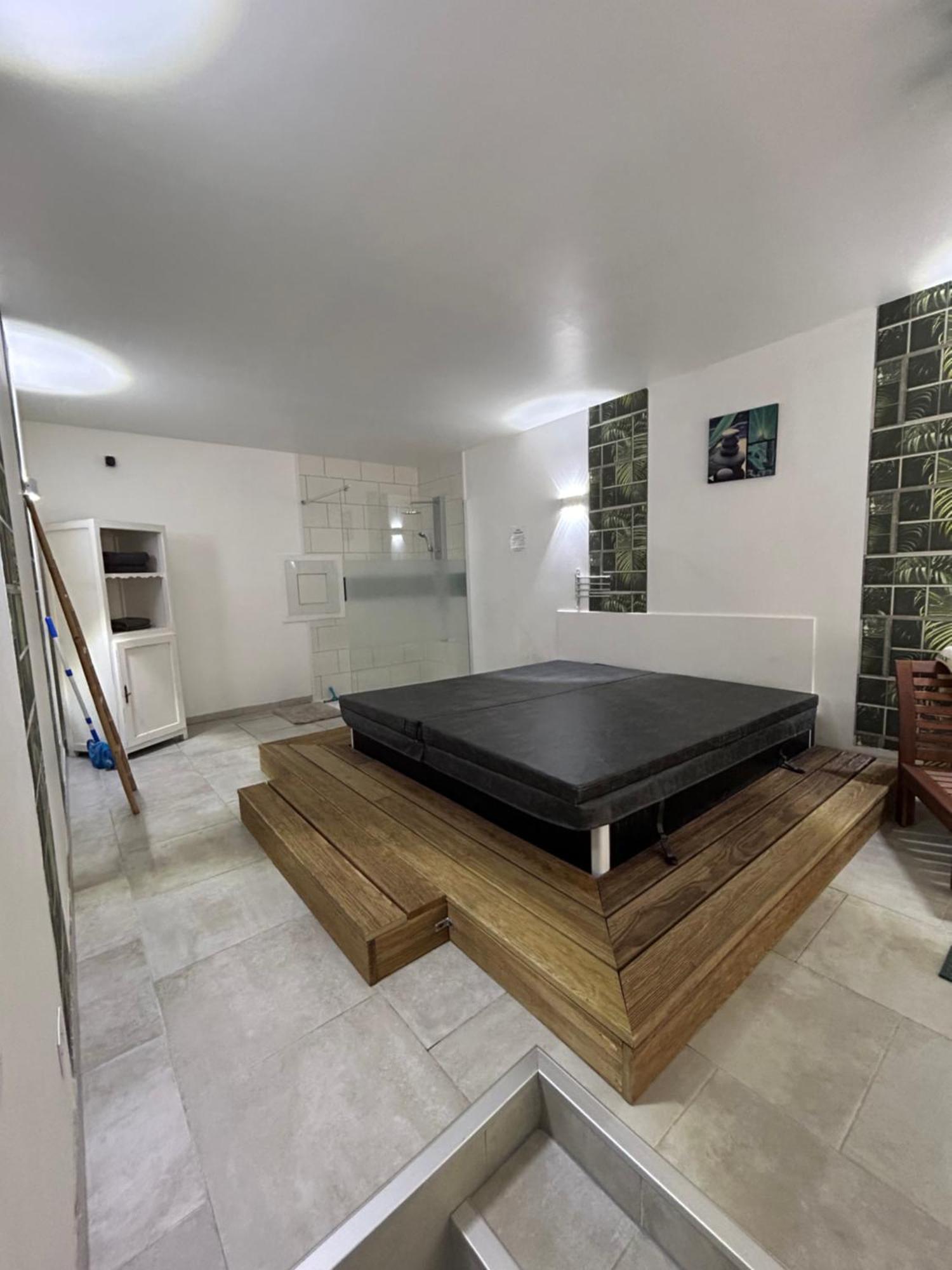 Loft And Spa Les Preaux ภายนอก รูปภาพ